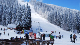 Faci sporturi de iarna? Aici gasesti toate locurile din Romania unde poti schia sau sa te dai cu placa