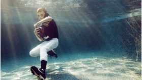 FOTO | Cum ar fi sa poti juca volei, baschet sau fotbal sub apa? Uite cateva fotografii incredibile
