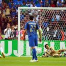 Cum sa nu le stii? Cele mai nebune penalty-uri din istoria fotbalului! Bonus: Lovitura cu care Romania ar fi scris istorie