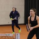 A fost coleg de antrenament cu Simona Halep si acum e cel mai cunoscut antrenor roman de tenis din Marea Britanie!