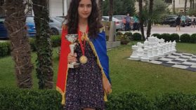 O fata geniala a castigat bronzul pentru Romania la Campionatul Mondial de Sah Scolar din Albania! Are peste o suta de medalii acasa