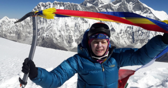 Laura Mares, prima sportiva din Romania care cucereste varful Ama Dablam (Himalaya)